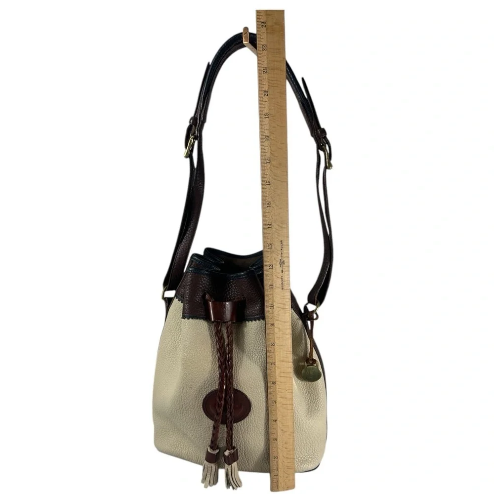 Dooney & Bourke Vintage Teton Bucket Drawstring Bag Purse Leather Ivory Brown